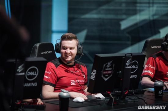 他更像多面 他更像多面